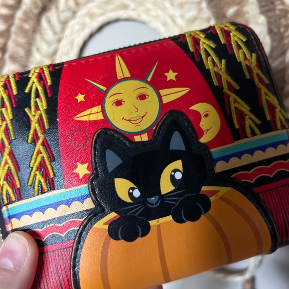 hocus Pocus Binx Wallet - Picture 2 of 4